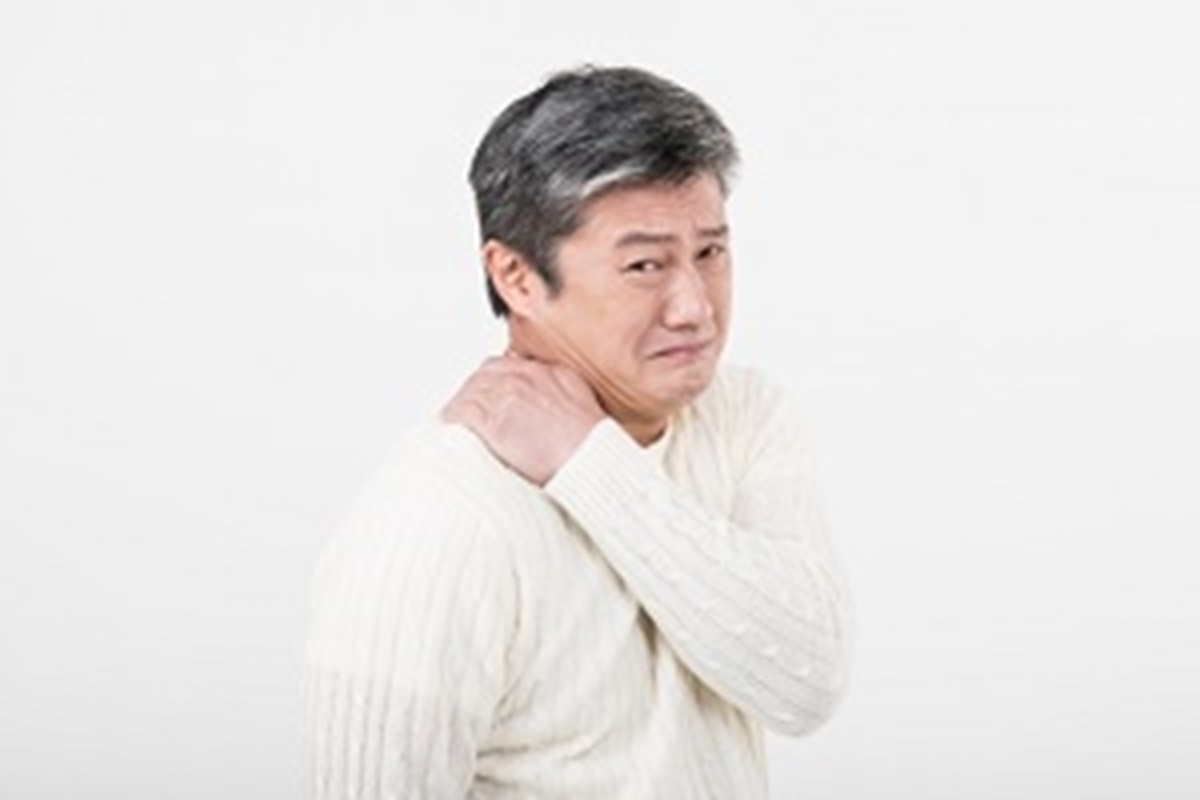 肩が痛い男性