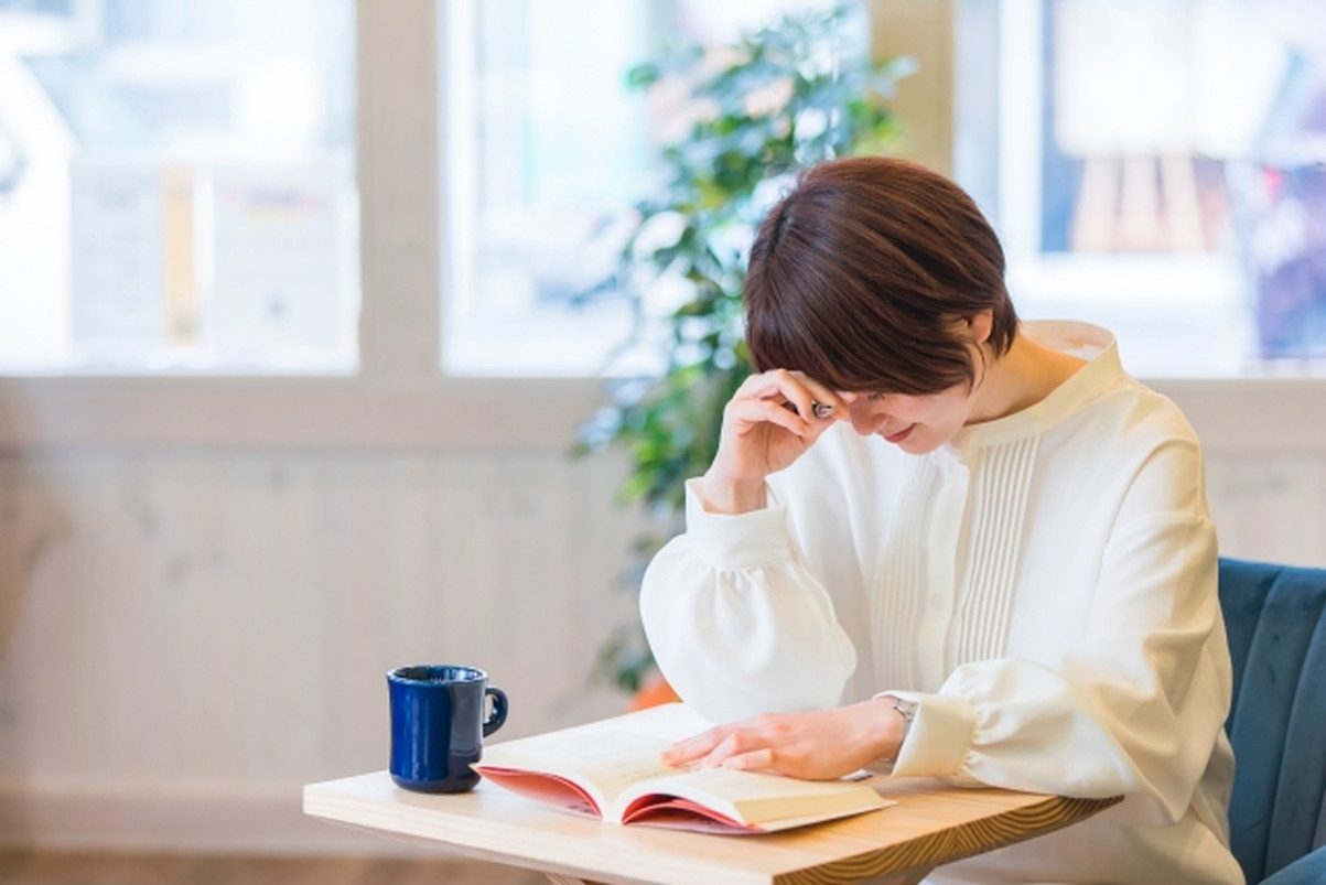 人生に悩む女性