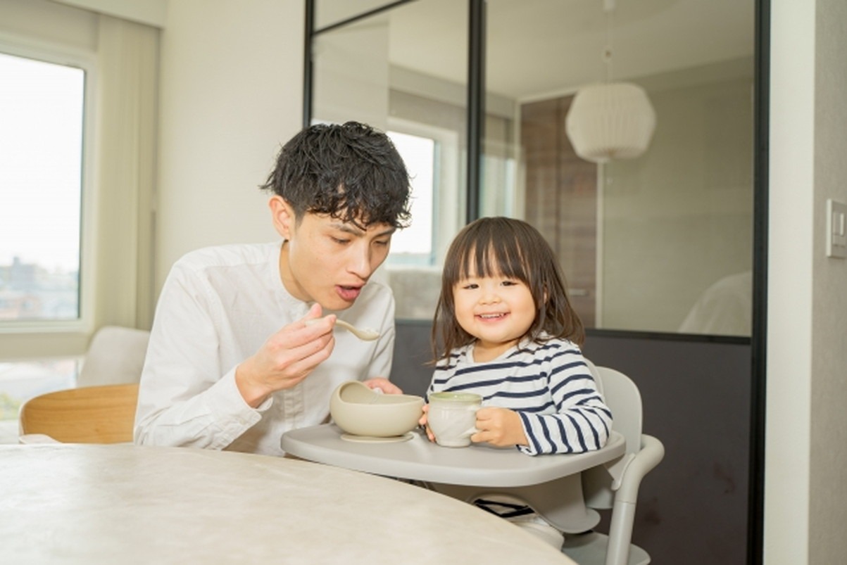 親による離乳食「噛み与え」は子どもに虫歯菌をうつすデメリットより、口腔細菌によって小児アレルギー疾患の予防ができるかもしれないメリットをとるべき？