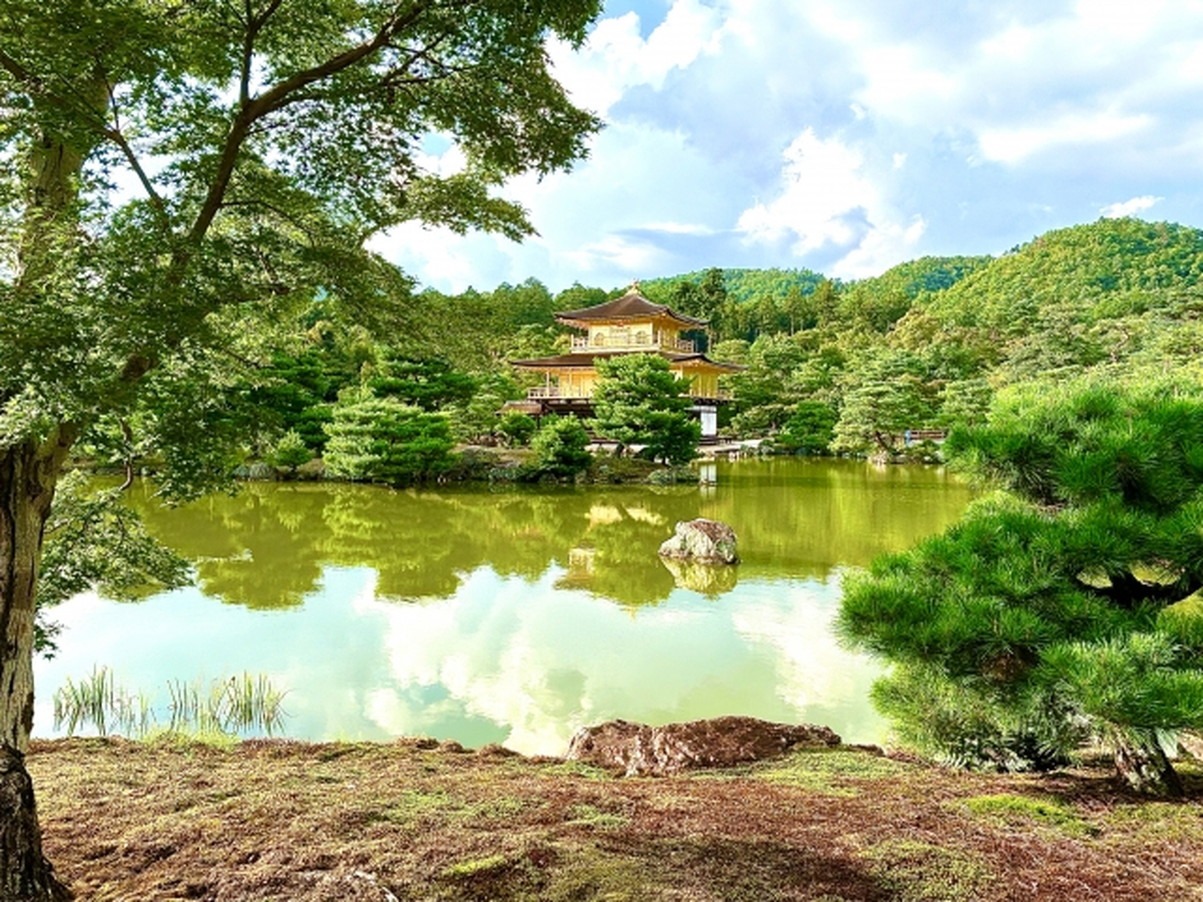 金閣寺に見る不思議な建築の調和 : 歴史、文化、そして未解明の謎