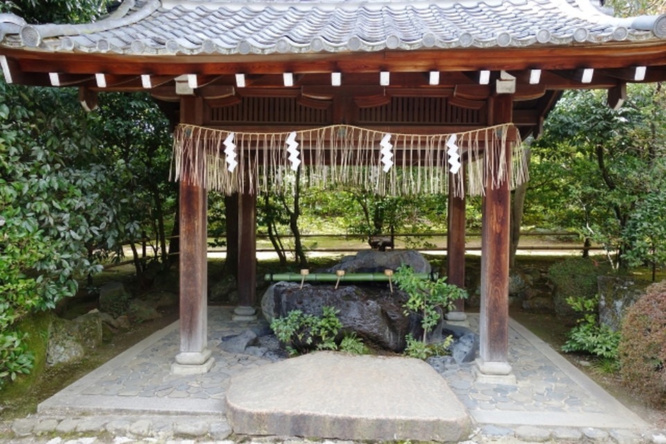 敷地神社の力石に秘められた謎の背景