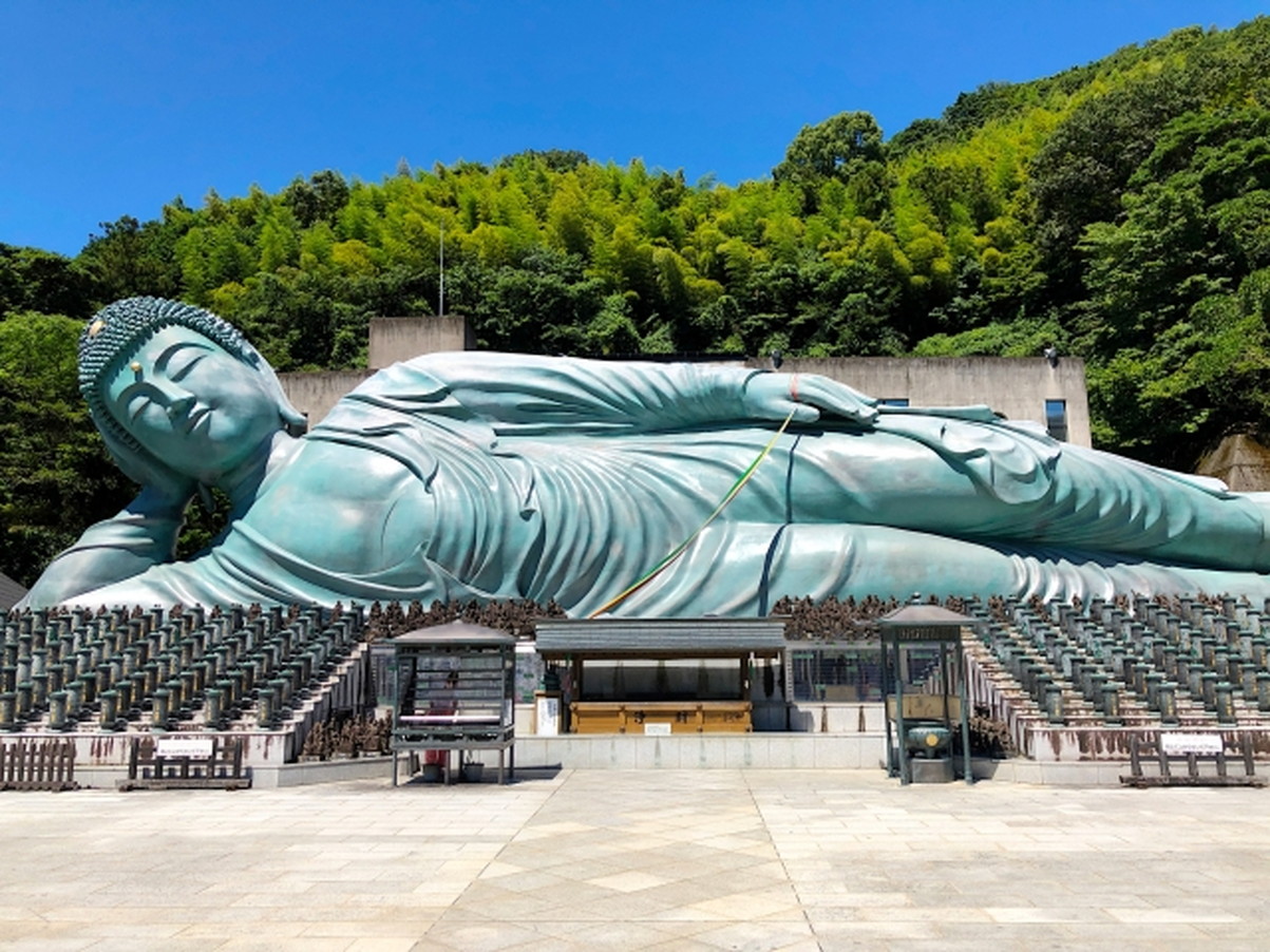 南蔵院が巨大釈迦涅槃仏像を建造した謎 - 仏教的意義を超えた衝撃的な意図に関する世界との共通点